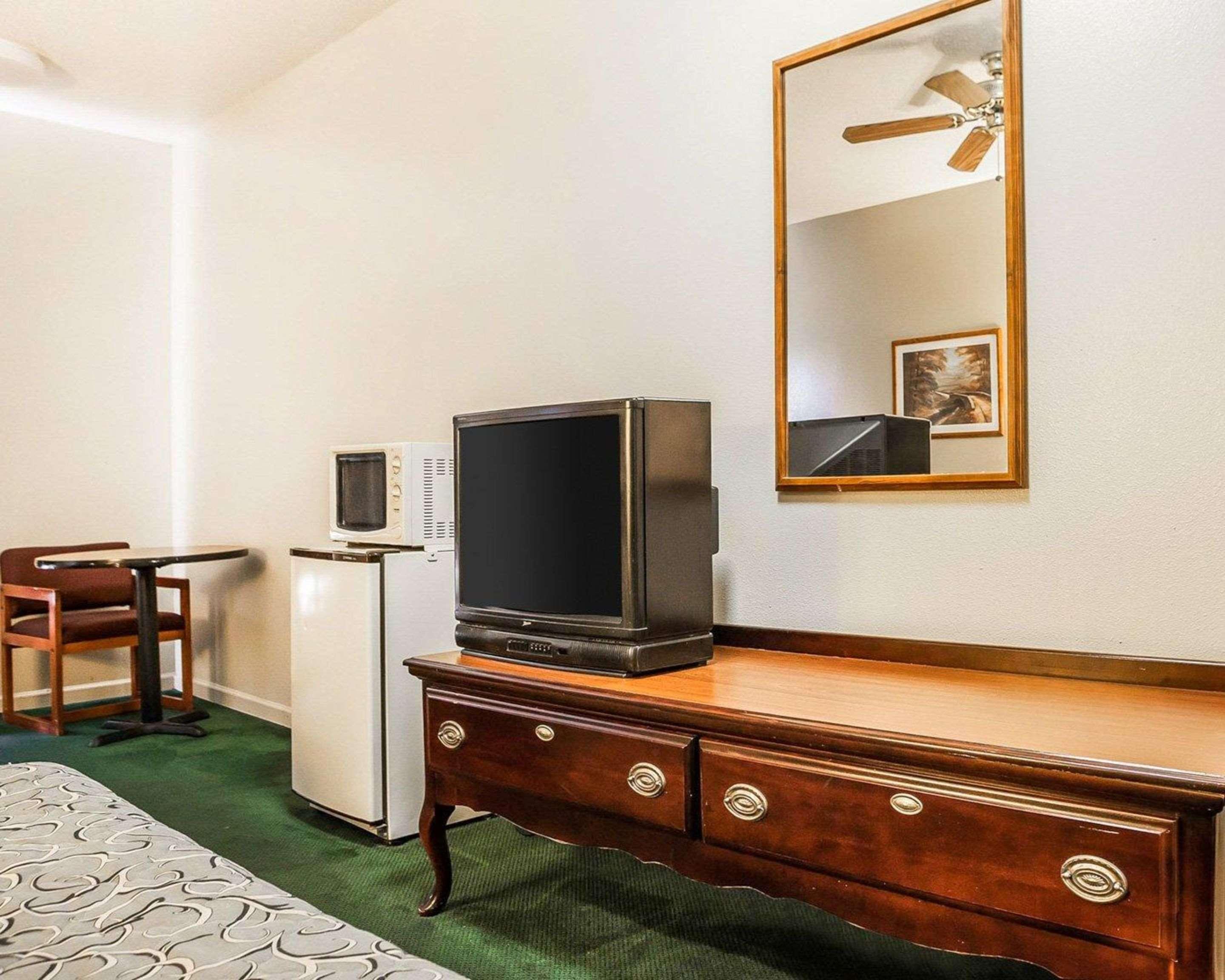 Econo Lodge Inn & Suites Granite City Ngoại thất bức ảnh